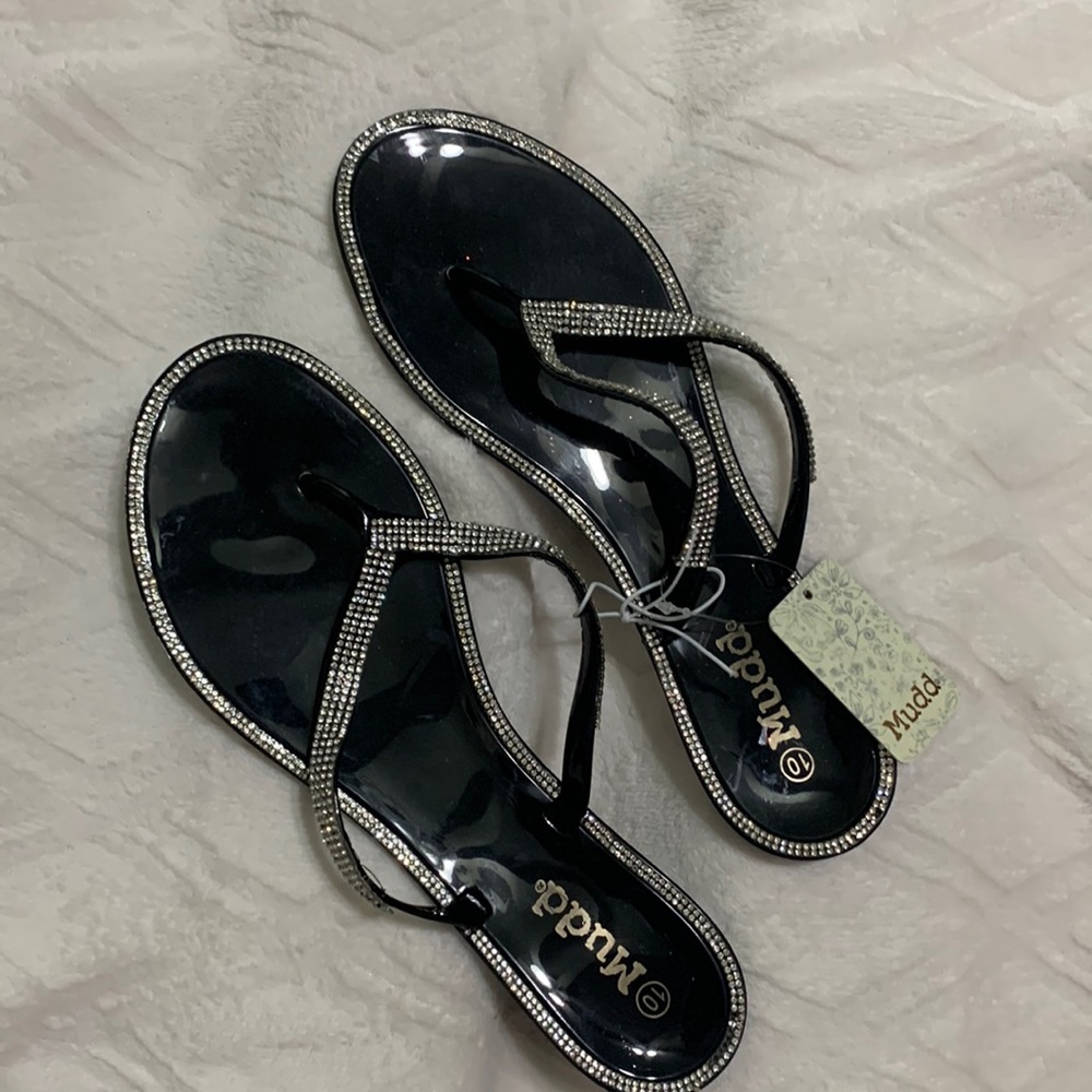 NWT Mudd flip flops lined with glitter stones